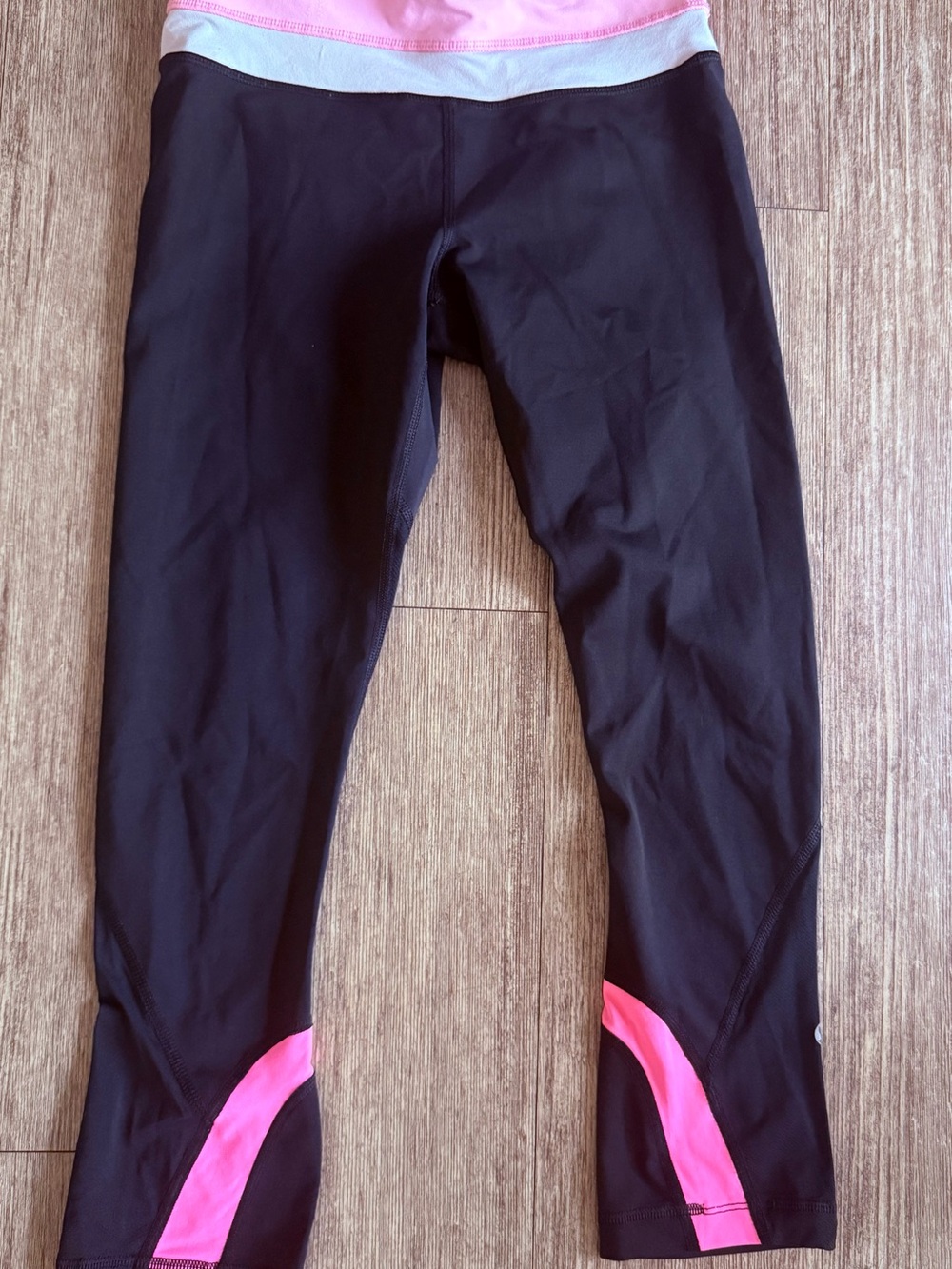 Lululemon Cropped Leggings zip Pocket Black/Pink Size 2